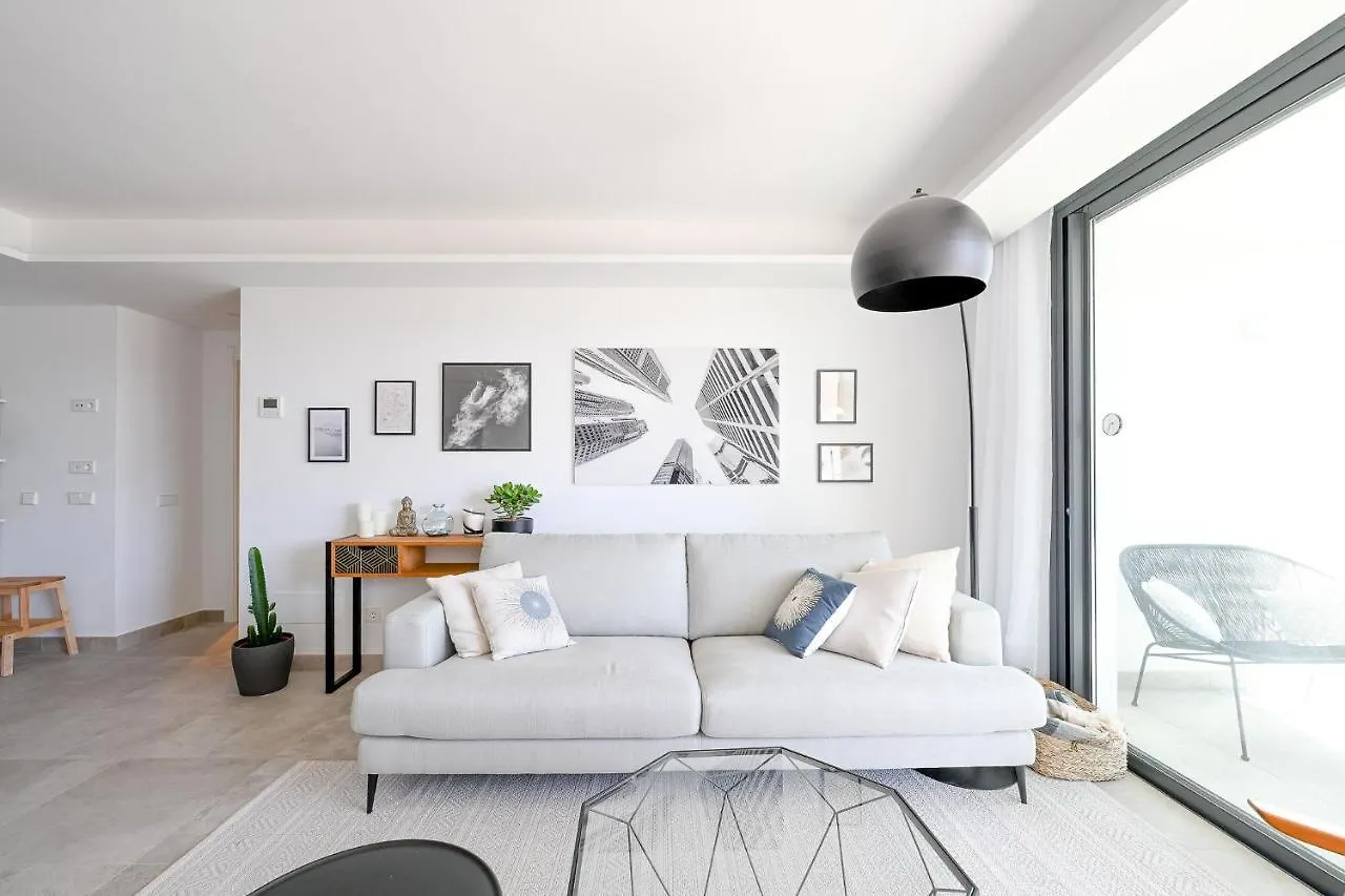 Seashell Infinity Luxury Apartment 에스테포나 스페인